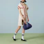 Lookbook (W) GUCCI Gaun Tweed Pendek Beige dengan Logo Patch. 756476-ZAOB3-9791