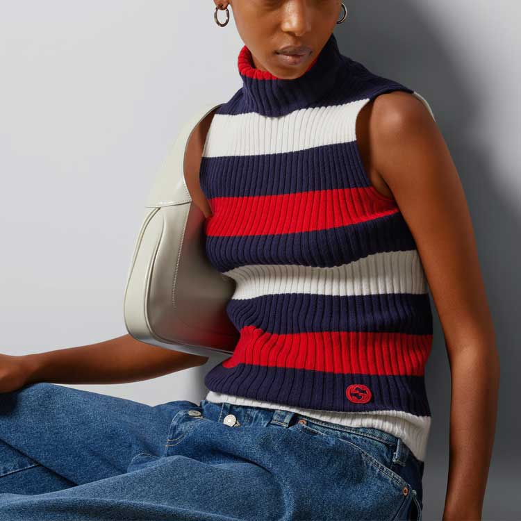 Lookbook (W) GUCCI 藍色無袖針織上衣搭配條紋Logo刺繡 764670-XKDQF-9330