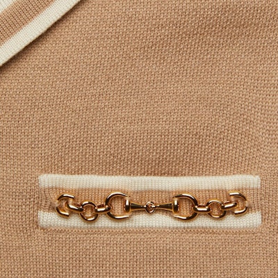 (W) GUCCI Kemeja Polo Lengan Pendek Rajut Coklat dengan Aksen Garis. 649844-XKBNZ-2445 Sizing (W) GUCCI Kemeja Polo Lengan Pendek Rajut Coklat dengan Aksen Garis. 649844-XKBNZ-2445