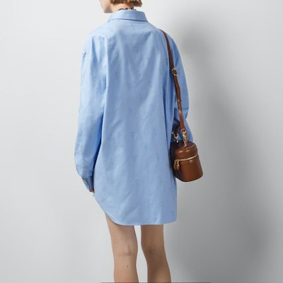 (W) GUCCI Camisa de Manga Larga Azul Claro de Algodón con Logo Impreso 2024. 776414-ZAO7X-4548 Lookbook (W) GUCCI Camisa de Manga Larga Azul Claro de Algodón con Logo Impreso 2024. 776414-ZAO7X-4548