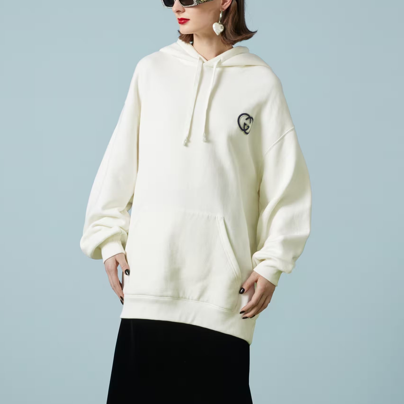 Shop (W) 구찌 오버사이즈 캐주얼 로고 후드 스웨트셔츠 - 오프 화이트. 753595-XJFV9-9088