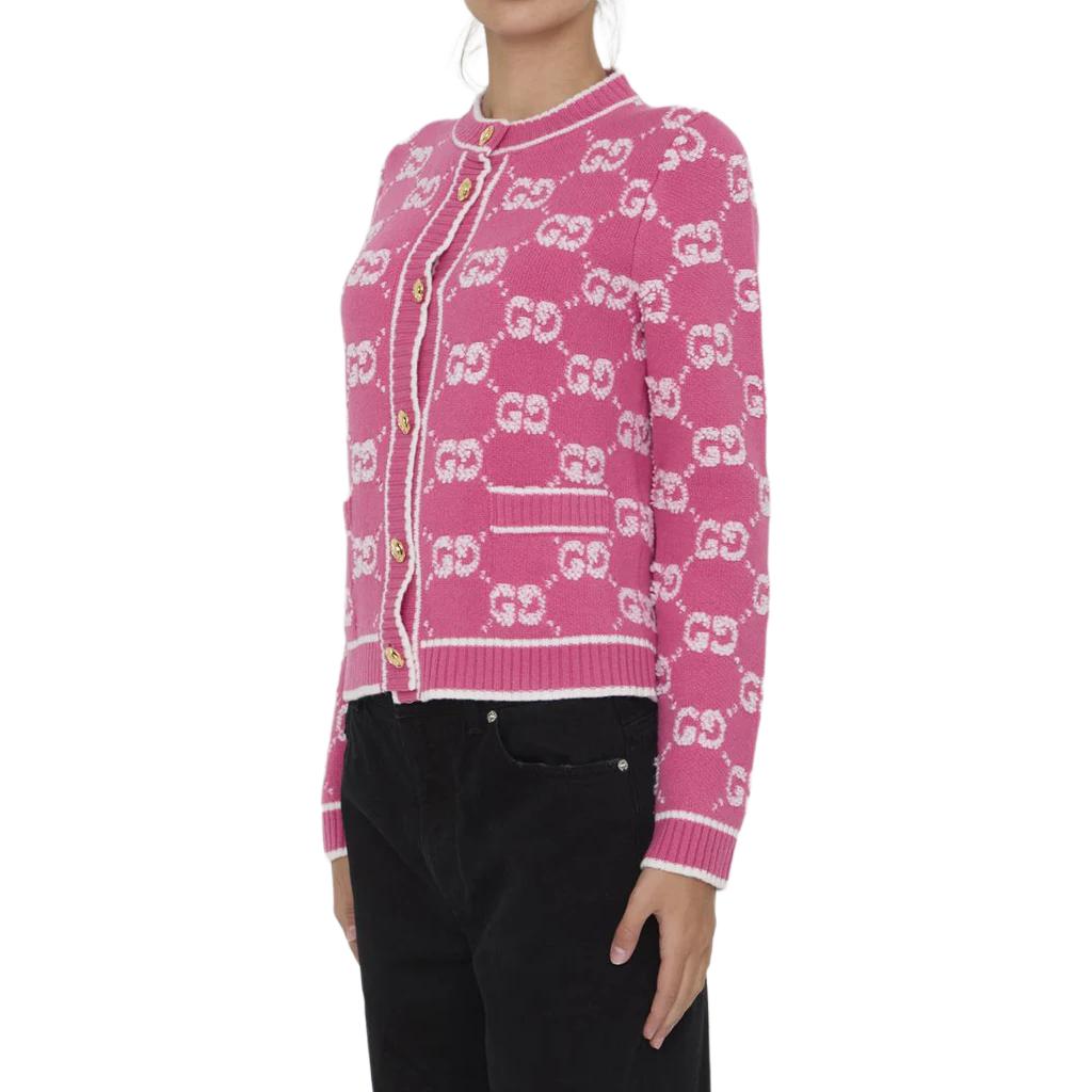 Lookbook (Women) GUCCI  Pink Logo Pattern Knit Button Crewneck Sweater. 713300-XKCNA-5820