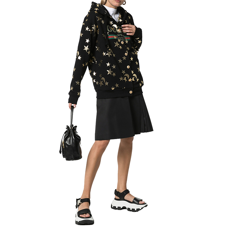 Shop (W) GUCCI Sweater Hitam dengan Motif Bintang dan Bulan. 581186-XJBK5-1082