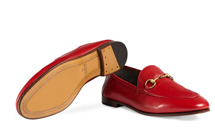 Shop GUCCI古馳 馬銜扣 小牛皮 輕便防滑樂福 時尚板鞋 女款 紅色