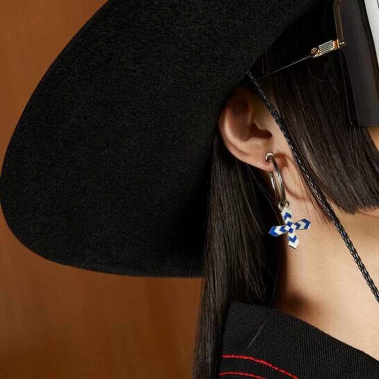 (Women) GUCCI Cross Pattern 925 Silver Earrings for Women - Fashion Jewelry. 703654-J89L0-8436 圖 4