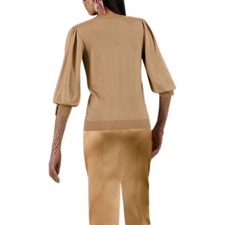 Shop (Women) GUCCI FW22  Beige Pure Wool Crewneck Sweater. 696368XKCBW