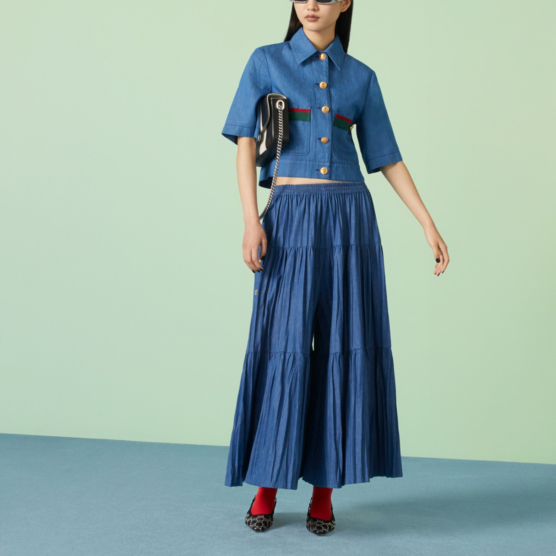 Lookbook (W) 구찌 FW23 블루 와이드레그 플리츠 버튼 데님 진. 748653-XDCNJ-4011