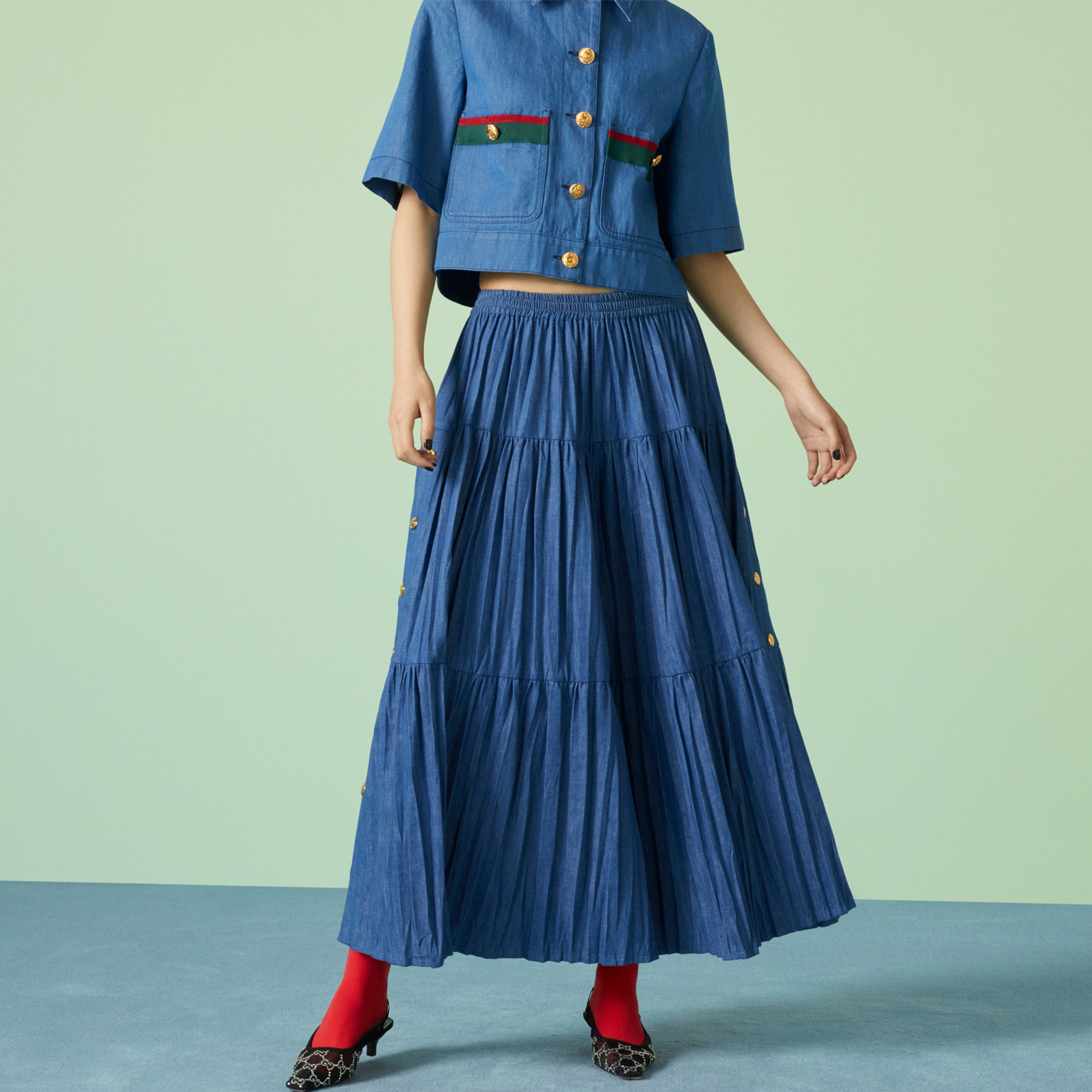 Shop (W) 구찌 FW23 블루 와이드레그 플리츠 버튼 데님 진. 748653-XDCNJ-4011