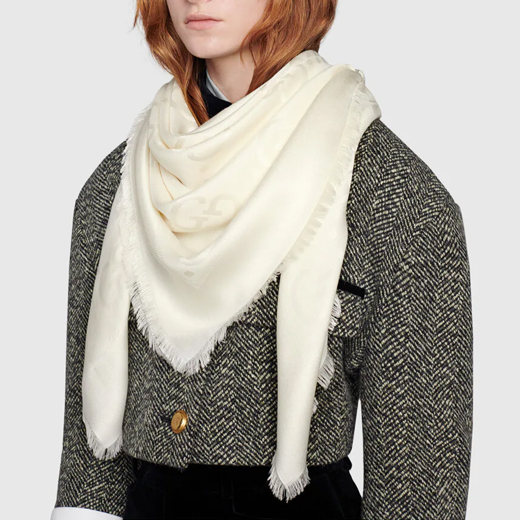 Shop (W) GUCCI Pañuelo de Seda Estiloso con Monograma GG. 6636713GC439000