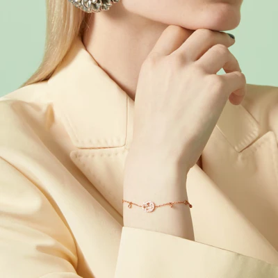 (Women) GUCCI Interlocking Logo 18K Rose Gold Diamond Bracelet for Women - Rose Gold. 729403J85405702 Purchase (Women) GUCCI Interlocking Logo 18K Rose Gold Diamond Bracelet for Women - Rose Gold. 729403J85405702