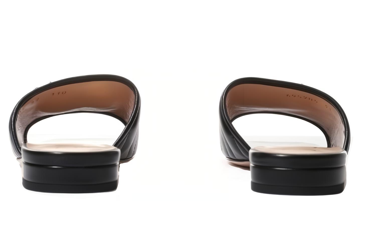 Shop GUCCI古馳 皮革 套穿平底 一字拖鞋 女式 黑色