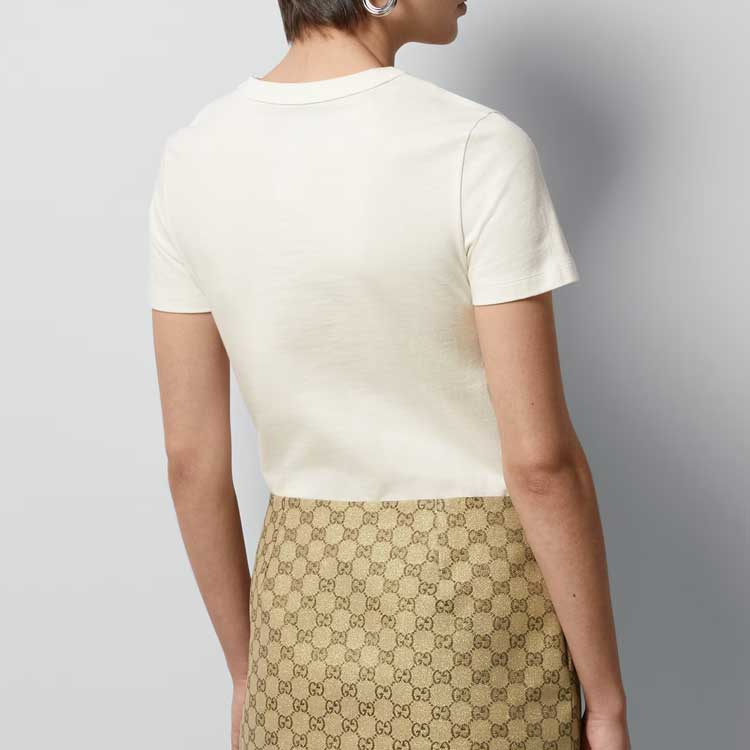 Purchase (W) GUCCI Kaos Wanita Casual Lengan Pendek Bordir Logo Warna Putih Off-White. 748287-XJGDJ-9088