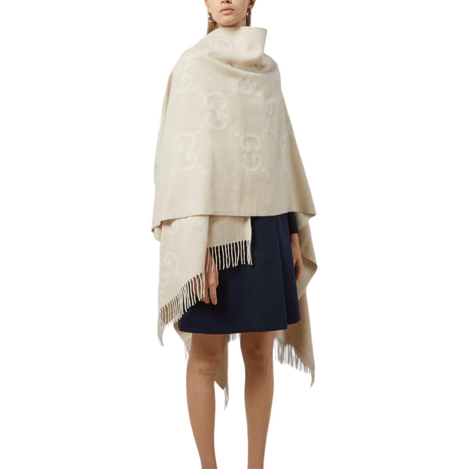 Lookbook (W) 구찌 로고 자카드 프린지 케이프 카멜 컬러. 774308-4GABX-9877