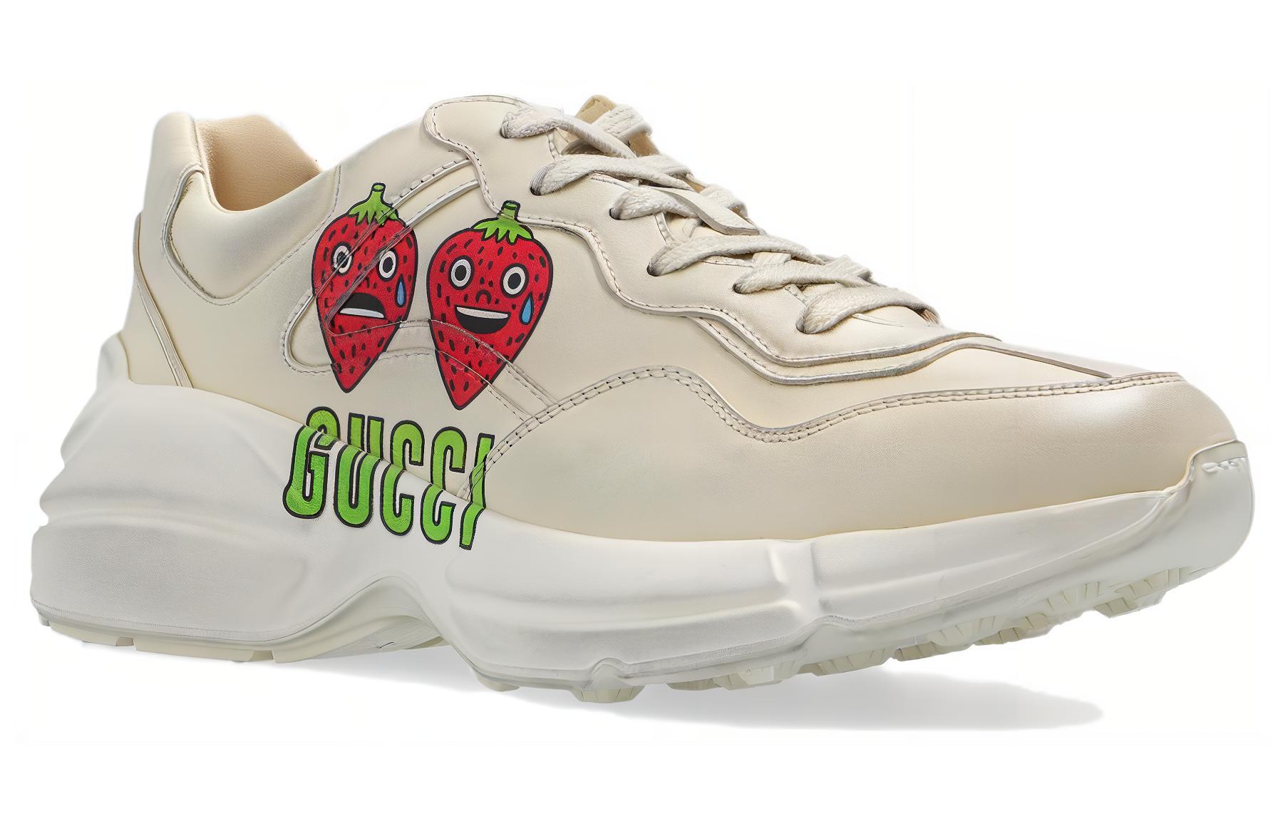 Lookbook (W) グッチ ライトン スニーカー いちごプリント (アイボリーホワイト) 703814-DRW00-9522