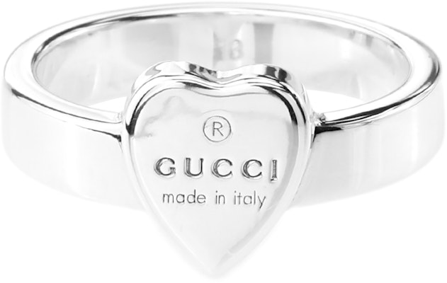(W) Anillo GUCCI Plateado con Logo de Letras y Detalle de Corazón en Plata 925. 223867-J8400-8106 Buy (W) Anillo GUCCI Plateado con Logo de Letras y Detalle de Corazón en Plata 925. 223867-J8400-8106
