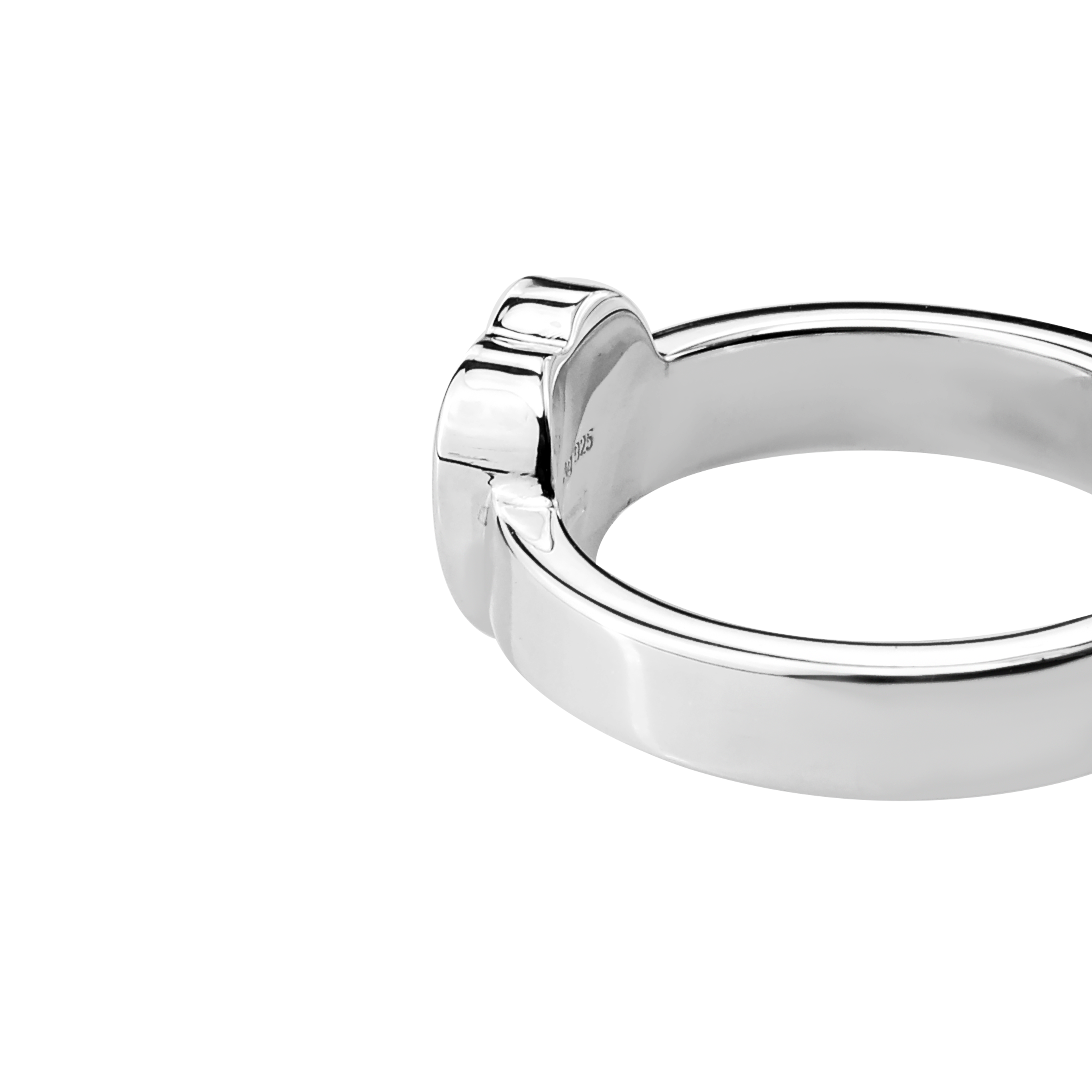 Lookbook (W) Anillo GUCCI Plateado con Logo de Letras y Detalle de Corazón en Plata 925. 223867-J8400-8106