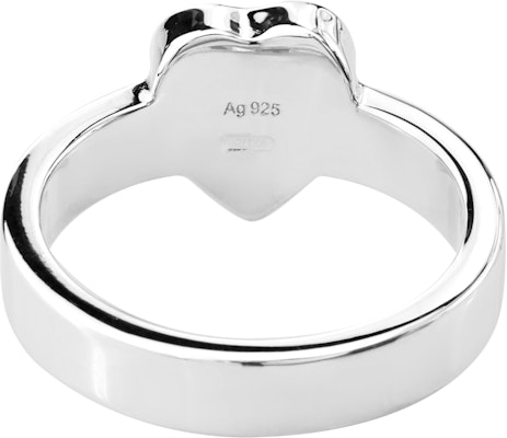 (W) Anillo GUCCI Plateado con Logo de Letras y Detalle de Corazón en Plata 925. 223867-J8400-8106 Shop (W) Anillo GUCCI Plateado con Logo de Letras y Detalle de Corazón en Plata 925. 223867-J8400-8106