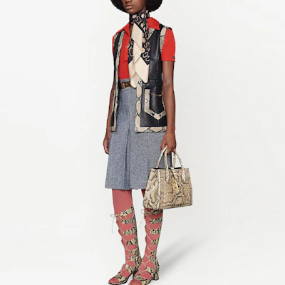 (W) GUCCI SS21 Vestido Casual Gris Plisado con Detalles de Mordedura de Caballo. 643509-Z8AM0-4447 Lookbook (W) GUCCI SS21 Vestido Casual Gris Plisado con Detalles de Mordedura de Caballo. 643509-Z8AM0-4447