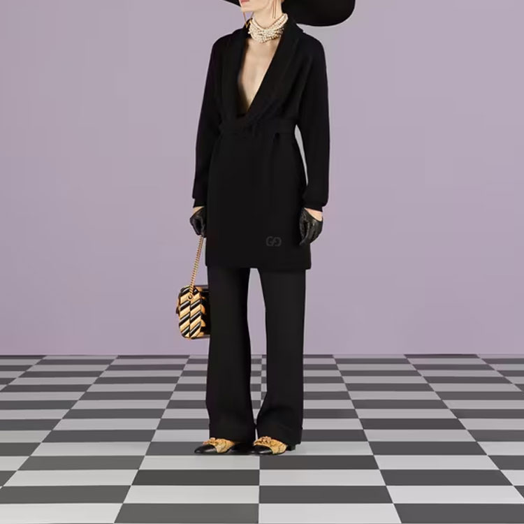 (Women) GUCCI SS23  Black Sweater with Solid Logo Embroidery Shawl Collar. 727041-XKCY1-1043 圖 3