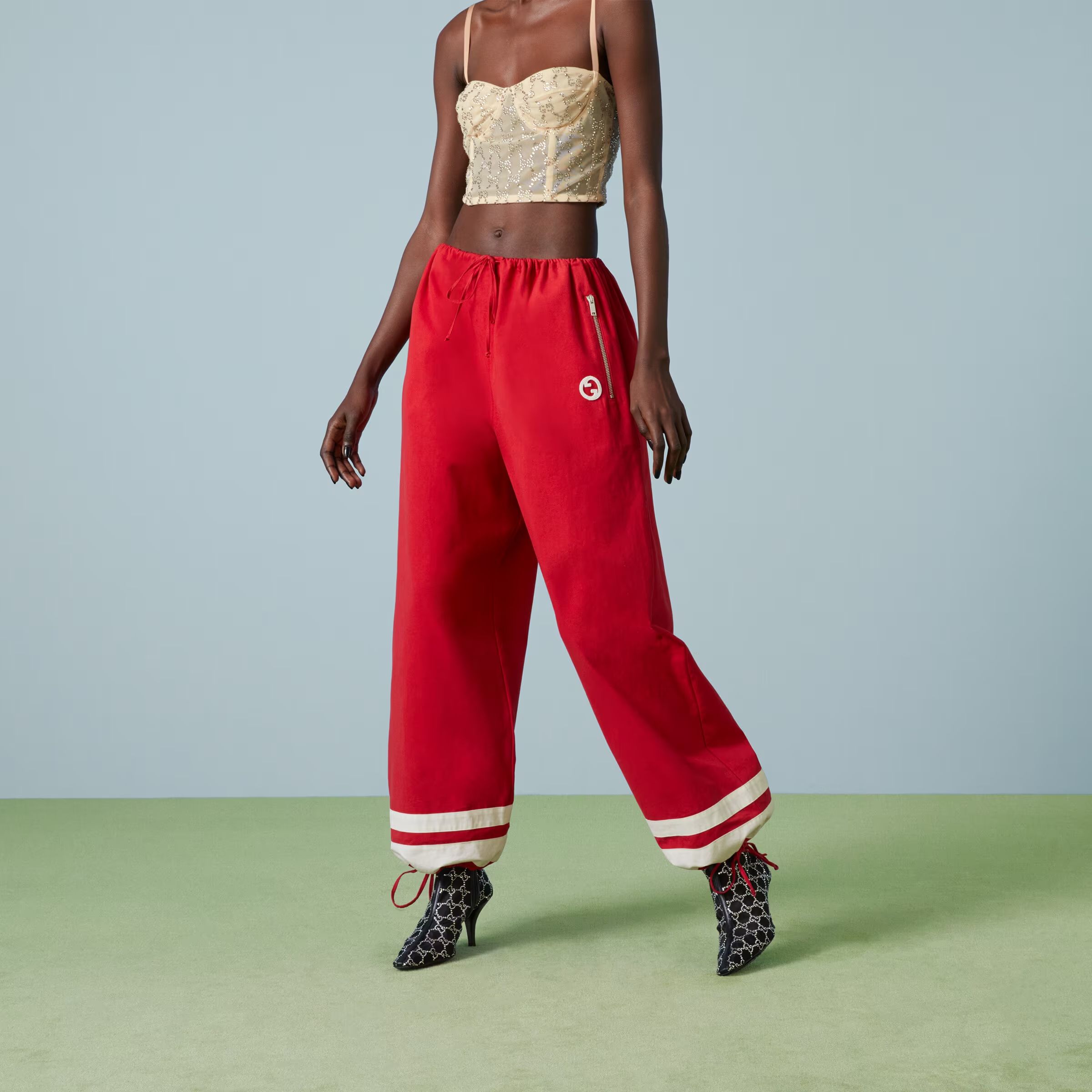 Shop (W) 구찌 SS23 레드 드로스트링 조거 팬츠. 747014-XJFV0-6358