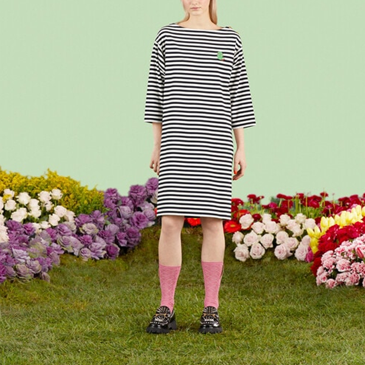 Shop (W) GUCCI SS23 條紋標誌印花黑色短袖連衣裙 727978-XJE7O-4384
