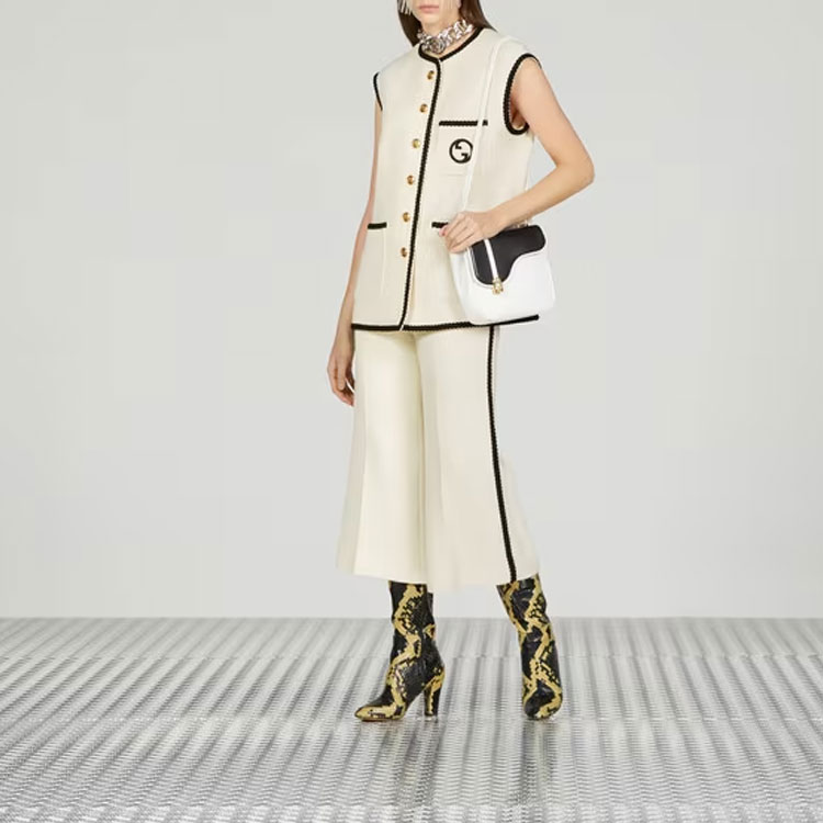 Lookbook (Women) GUCCI SS23  White Single-Breasted Vest with Contrast Striped Trim. 747868-ZANIZ-9782