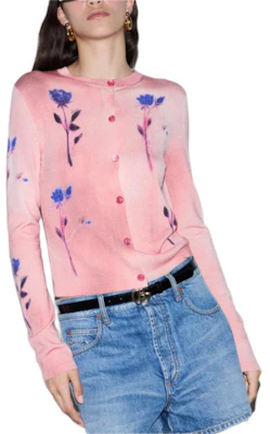 (Women) GUCCI SS24 Pink Floral Print Round-Neck Button-Up Knit Sweater. 782657-XKD0X-5581 Shop (Women) GUCCI SS24 Pink Floral Print Round-Neck Button-Up Knit Sweater. 782657-XKD0X-5581