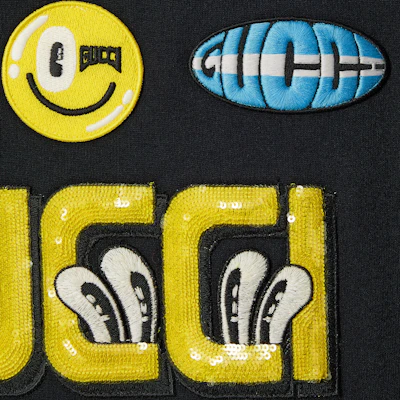 (W) Gucci SS24 Crewneck Hitam Logo Bordir Kaos Lengan Pendek Sweatshirt 782073-XJGHF-1043 Details for (W) Gucci SS24 Crewneck Hitam Logo Bordir Kaos Lengan Pendek Sweatshirt 782073-XJGHF-1043