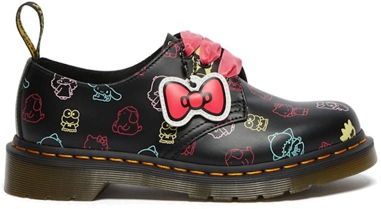 Hello Kitty 和朋友們 x Dr.Martens/馬汀博士 1461 聯名款 卡通滿印塗鴉 3孔休閒平底鞋 女款 黑色 Order Hello Kitty 和朋友們 x Dr.Martens/馬汀博士 1461 聯名款 卡通滿印塗鴉 3孔休閒平底鞋 女款 黑色