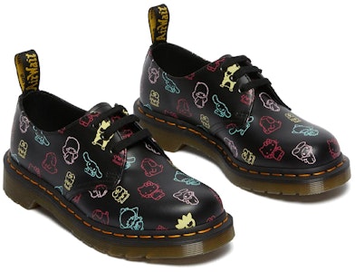 Hello Kitty 和朋友們 x Dr.Martens/馬汀博士 1461 聯名款 卡通滿印塗鴉 3孔休閒平底鞋 女款 黑色 Shop Hello Kitty 和朋友們 x Dr.Martens/馬汀博士 1461 聯名款 卡通滿印塗鴉 3孔休閒平底鞋 女款 黑色