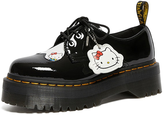 Hello Kitty x Dr.Martens馬汀博士 心形拼接 3孔JK 厚底鞋 女款 黑色 Lookbook Hello Kitty x Dr.Martens馬汀博士 心形拼接 3孔JK 厚底鞋 女款 黑色