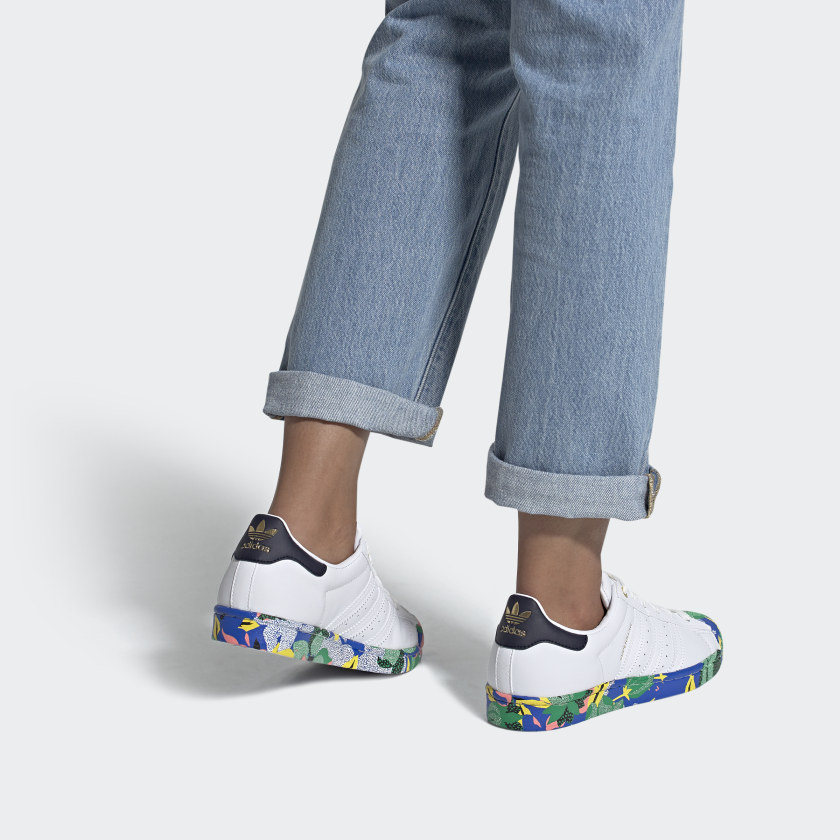 Sizing (W) 아디다스 슈퍼스타 '헤르스튜디오 플라워' (50 characters) FW2526