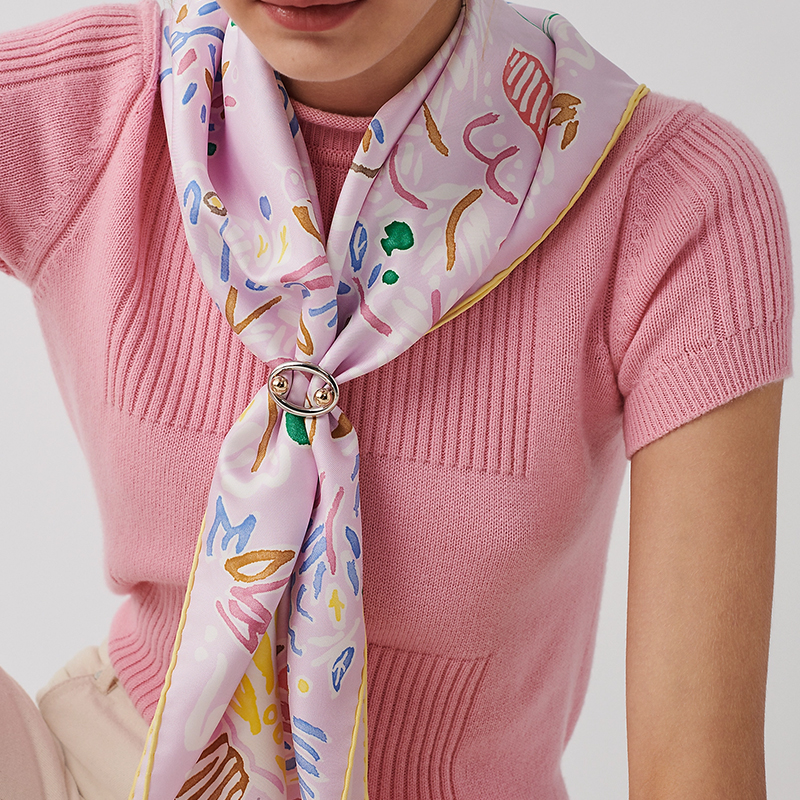 (Women) HERMES  "Spring Island" Silk Scarf in Light Pink H003755S-08 圖 3