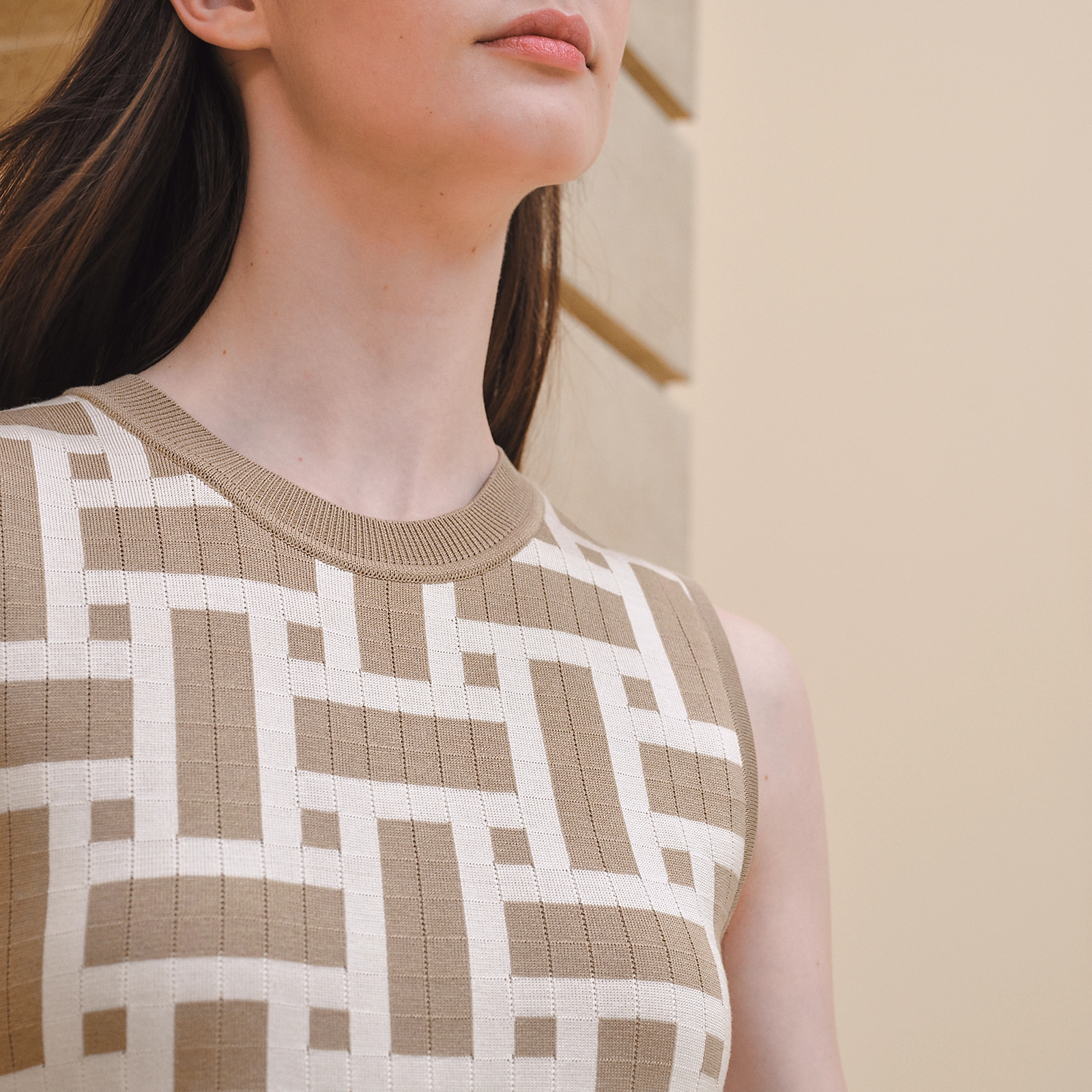 Shop (W) エルメス ベージュ柄 ノースリーブ ニット ショートドレス. H4E2536DJ1S34