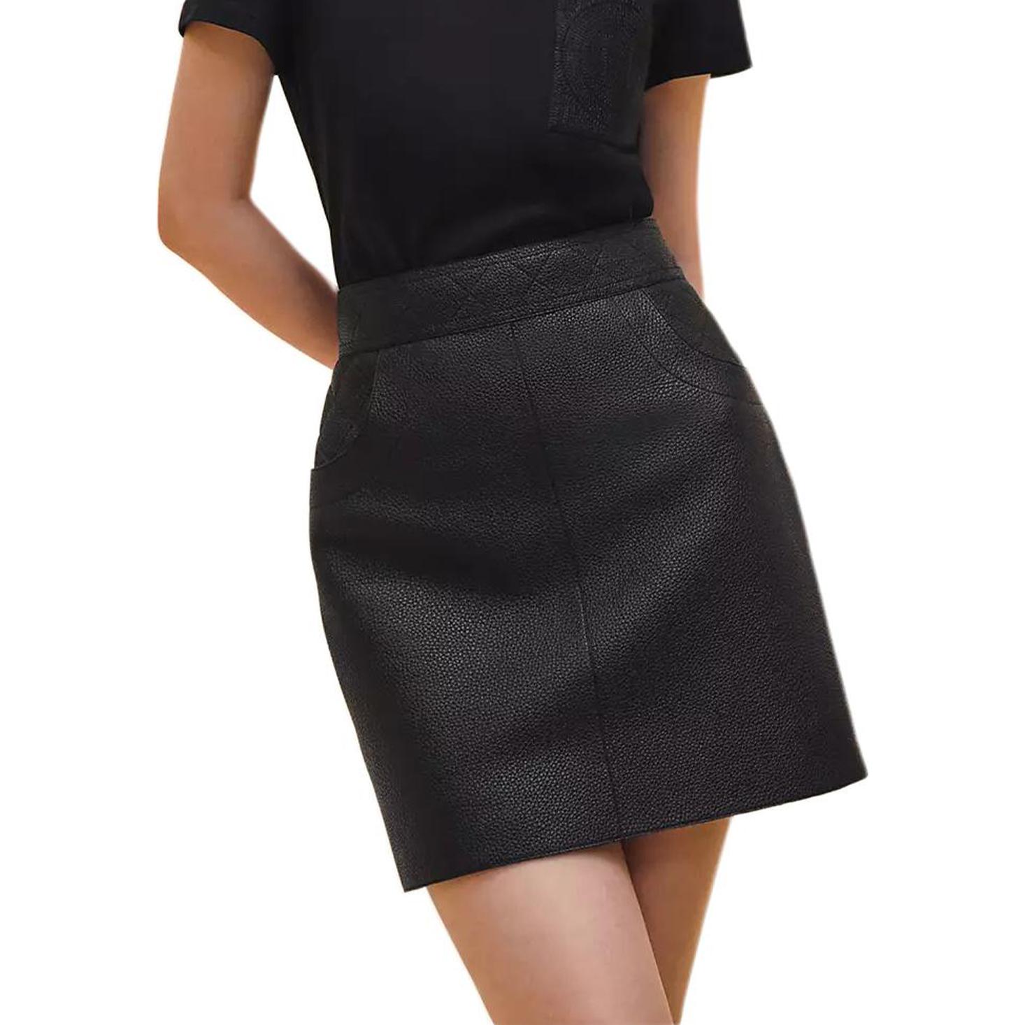 Details for (W) Camiseta HERMES Negra Bordada con Bolsillo y Cuello Redondo de Manga Corta. H4H4615DA0236