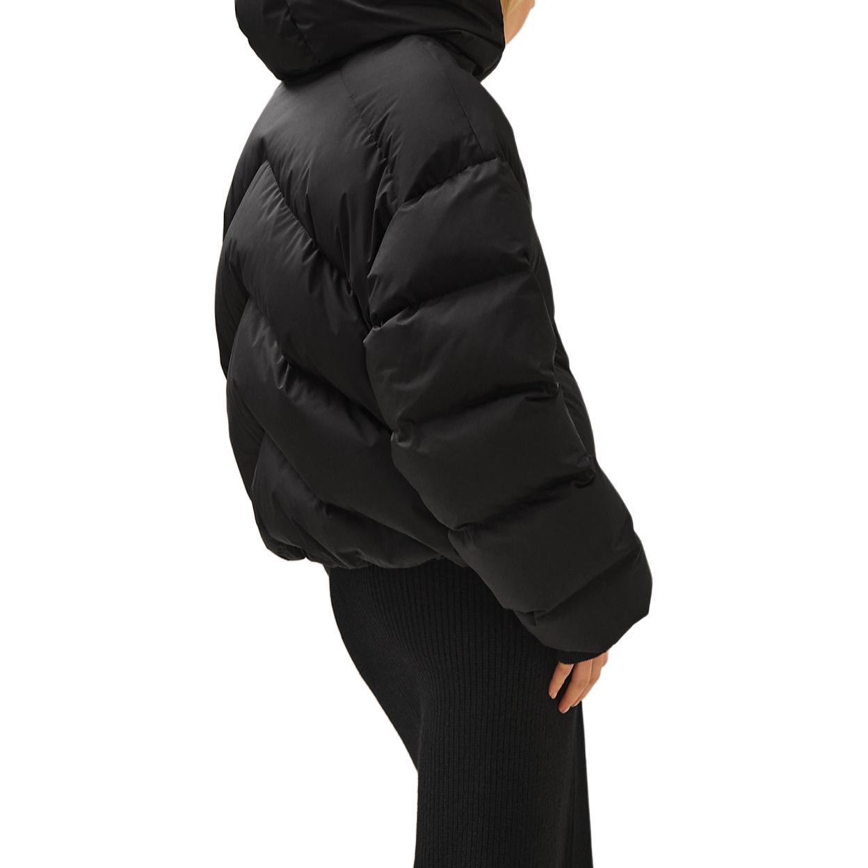 Lookbook (W) HERMES Jaket Pendek Hitam Berzip dengan Reka Bentuk Warna Solid. H4H0178DR02