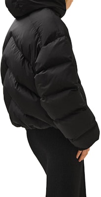 (W) HERMES Jaket Pendek Hitam Berzip dengan Reka Bentuk Warna Solid. H4H0178DR02 Lookbook (W) HERMES Jaket Pendek Hitam Berzip dengan Reka Bentuk Warna Solid. H4H0178DR02