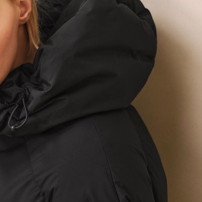 (W) HERMES Jaket Pendek Hitam Berzip dengan Reka Bentuk Warna Solid. H4H0178DR02 Shop (W) HERMES Jaket Pendek Hitam Berzip dengan Reka Bentuk Warna Solid. H4H0178DR02