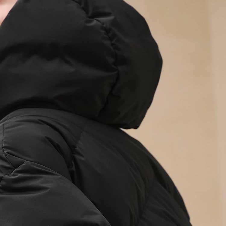 Sizing (W) HERMES Jaket Pendek Hitam Berzip dengan Reka Bentuk Warna Solid. H4H0178DR02