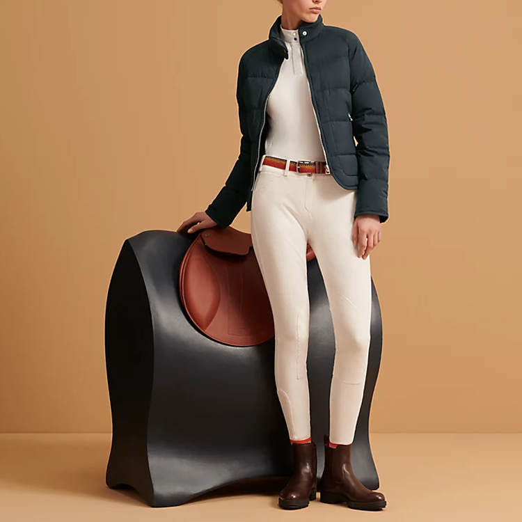 Lookbook (W) HERMES Jaket Hitam Down Zip-Up dengan Kerah Berdiri Solid H800169E01L