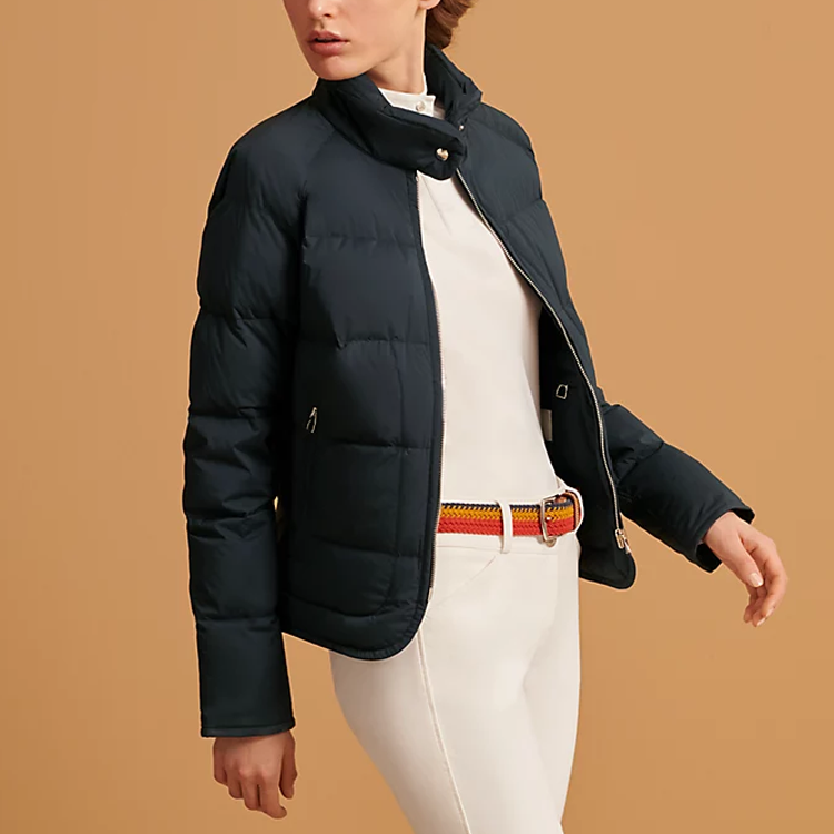 Shop (W) HERMES Jaket Hitam Down Zip-Up dengan Kerah Berdiri Solid H800169E01L