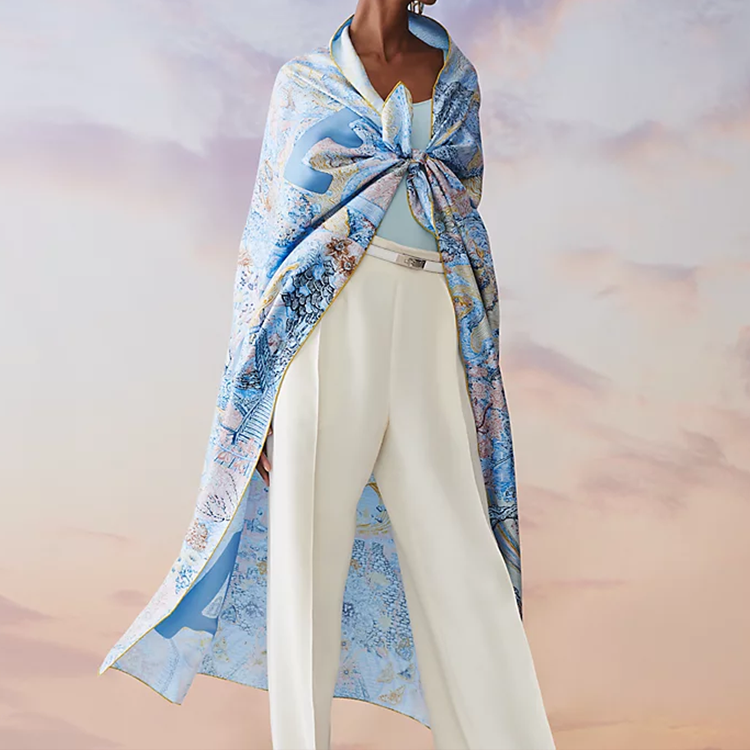 (Women) HERMES  Blue Silk Scarf with Letter Logo Design. H673752S05 圖 3