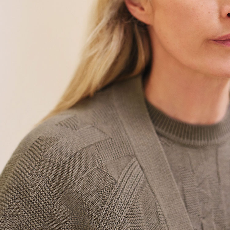 Shop (W) エルメス グレー Vネック ボタン 長袖 ニット カーディガン セーター. H4H2706D3DK