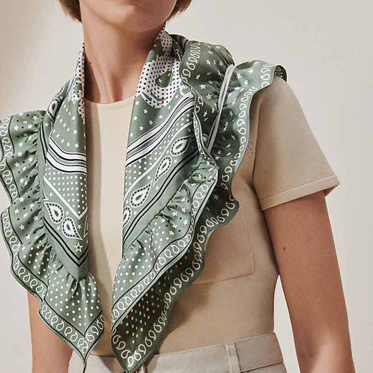(Women) HERMES  Green Silk Scarf with Ruffle Pattern Print. H942669Sv03 圖 4
