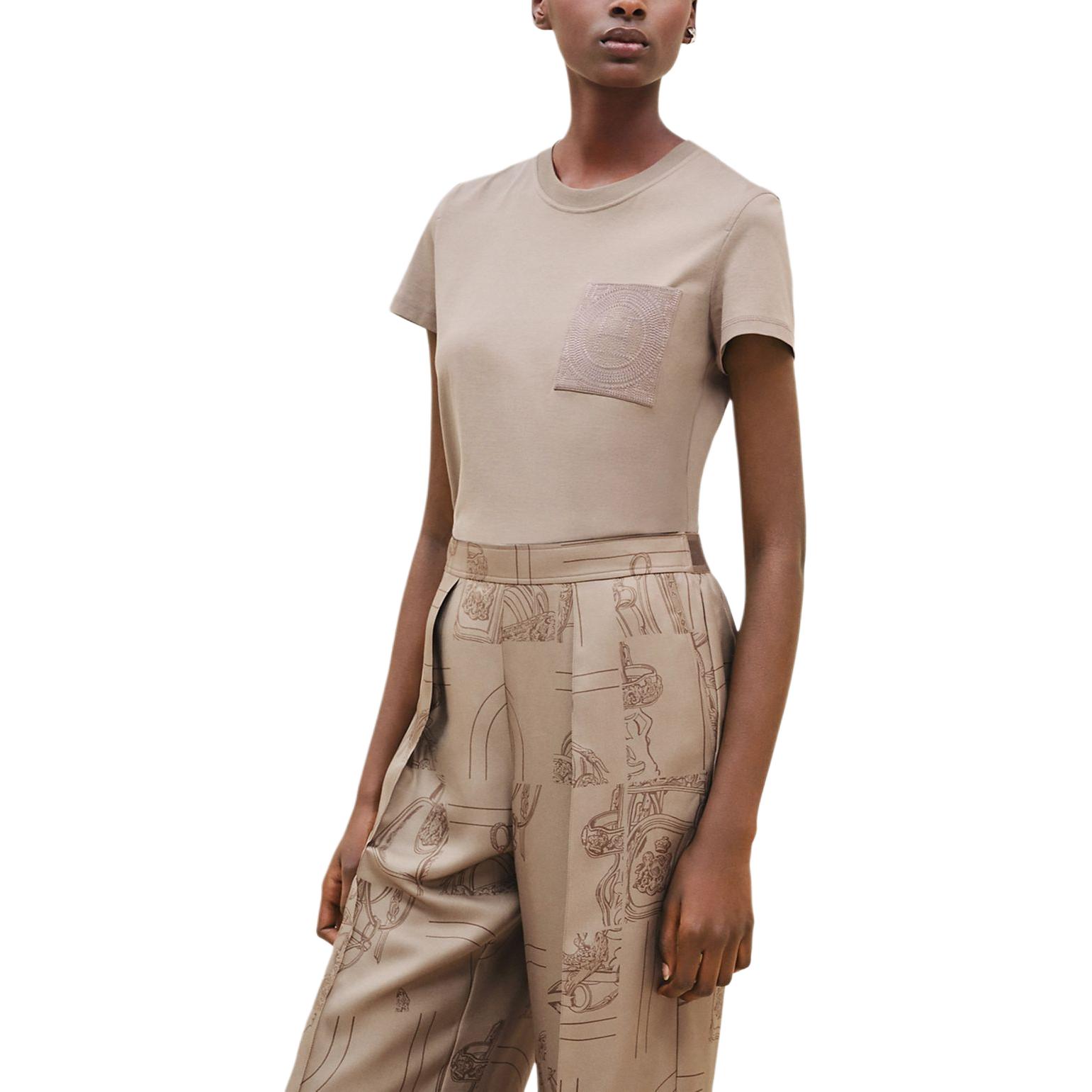 (Women) HERMES  Grey Embroidered Pocket Regular Fit T-Shirt SS25. H4H4615DADK 圖 2