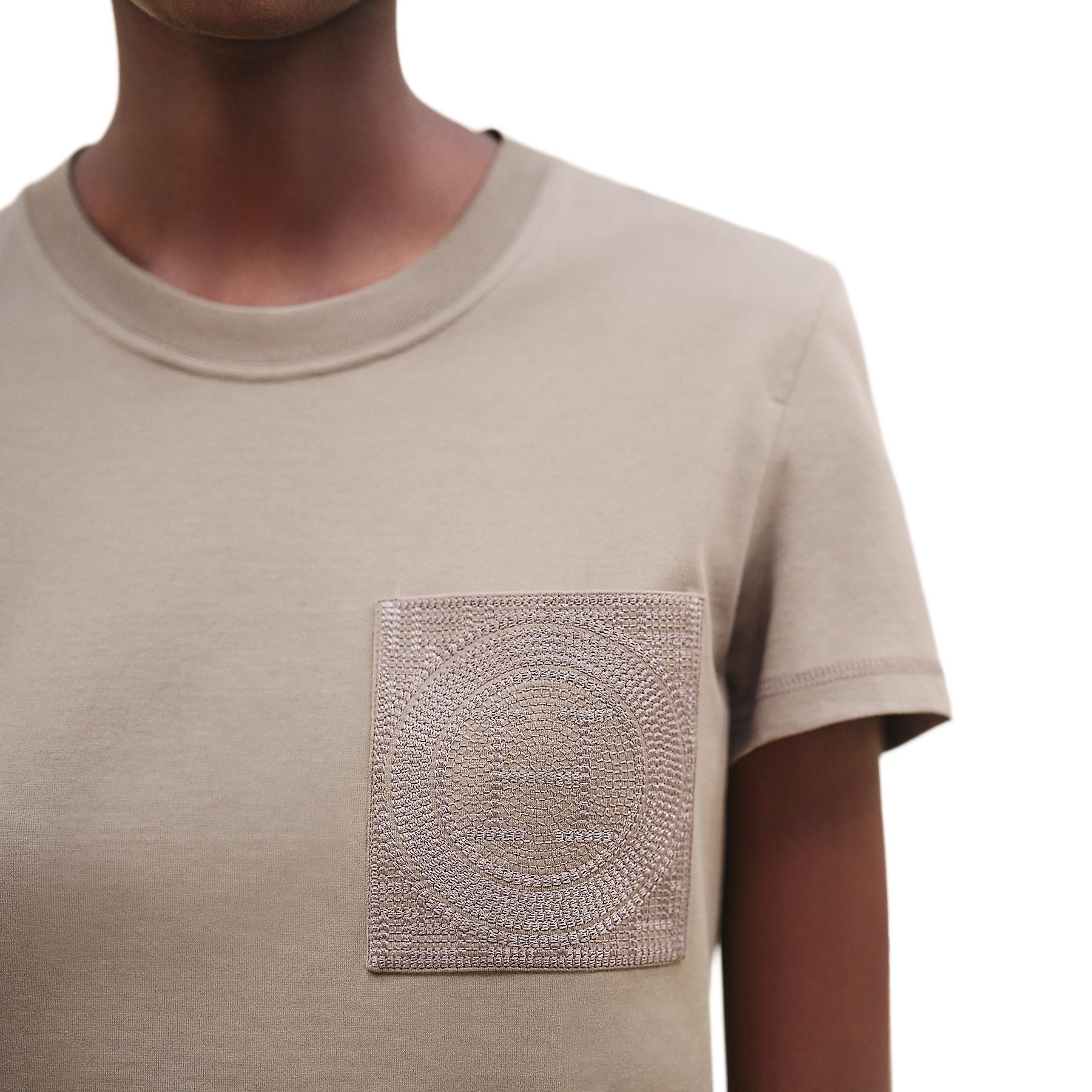 (Women) HERMES  Grey Embroidered Pocket Regular Fit T-Shirt SS25. H4H4615DADK 圖 4