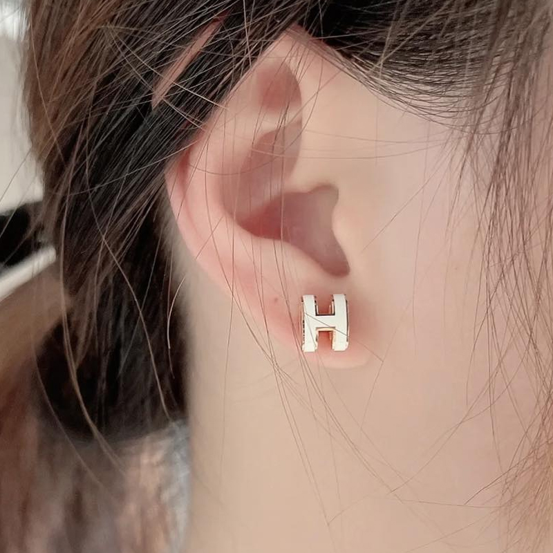 Purchase (W) HERMES 字母設計金屬鉚釘耳環 - 多色 105712595