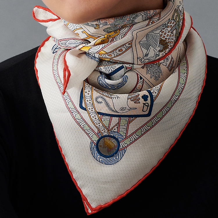 Lookbook (W) HERMES Selendang Sutera Pelbagai Warna dengan Corak Kad. H983959S-01