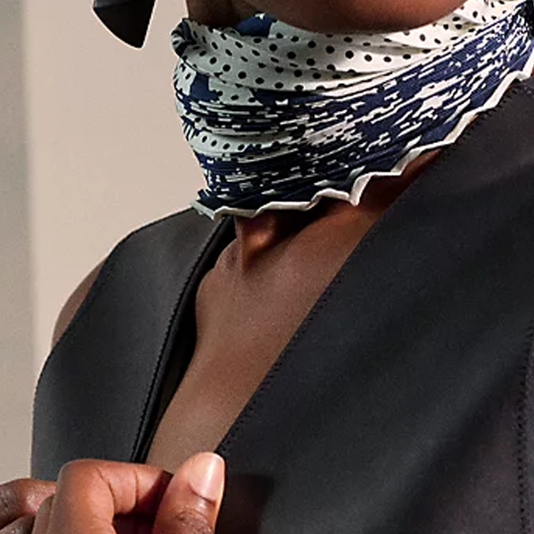 (Women) HERMES  Navy Blue Luxurious Bridal Pleats Mulberry Silk Scarf. H163264Sv03 圖 4