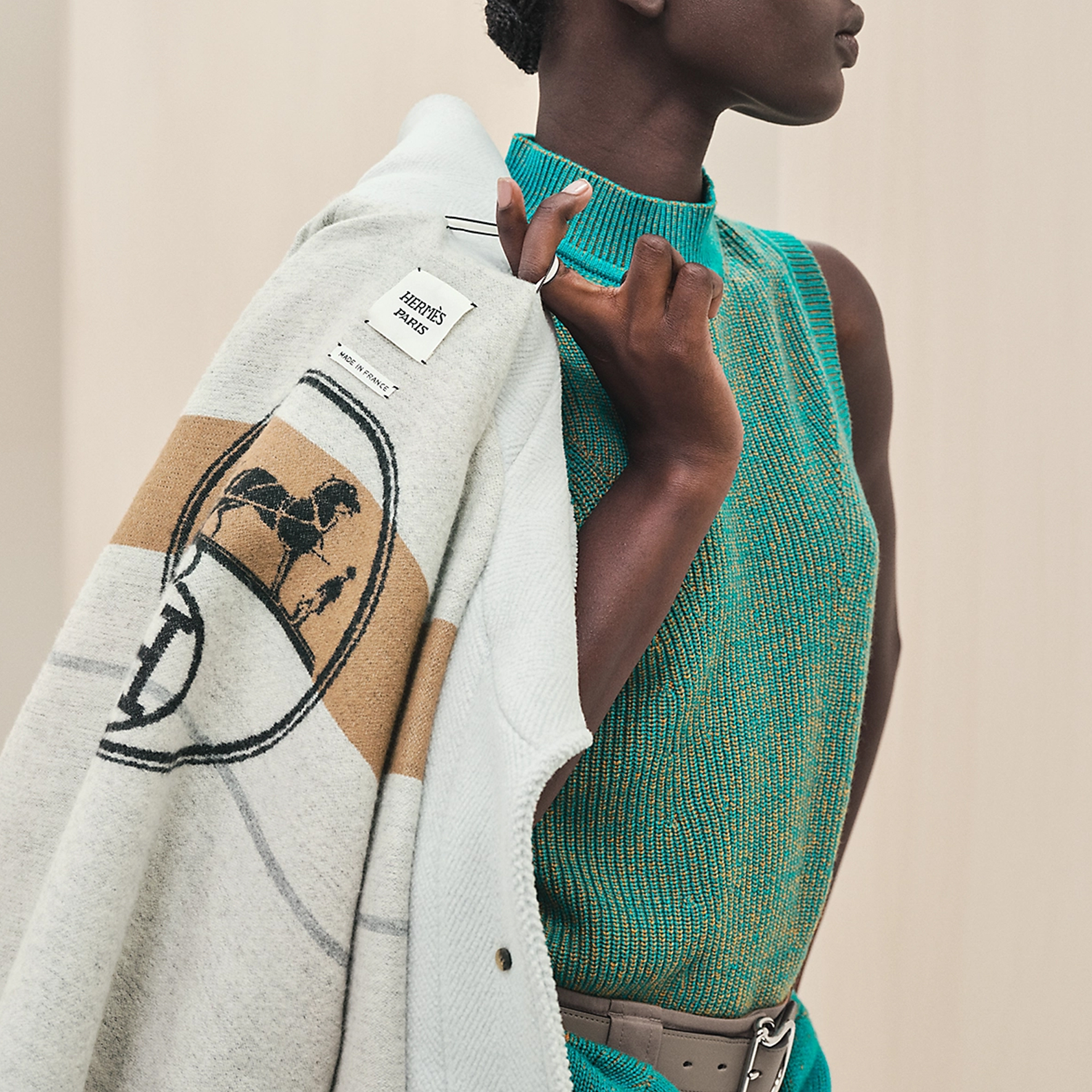 Details for (Women) HERMES  Plain Short Wool Coat with Lapel and Long Sleeves H3H0149DK6H